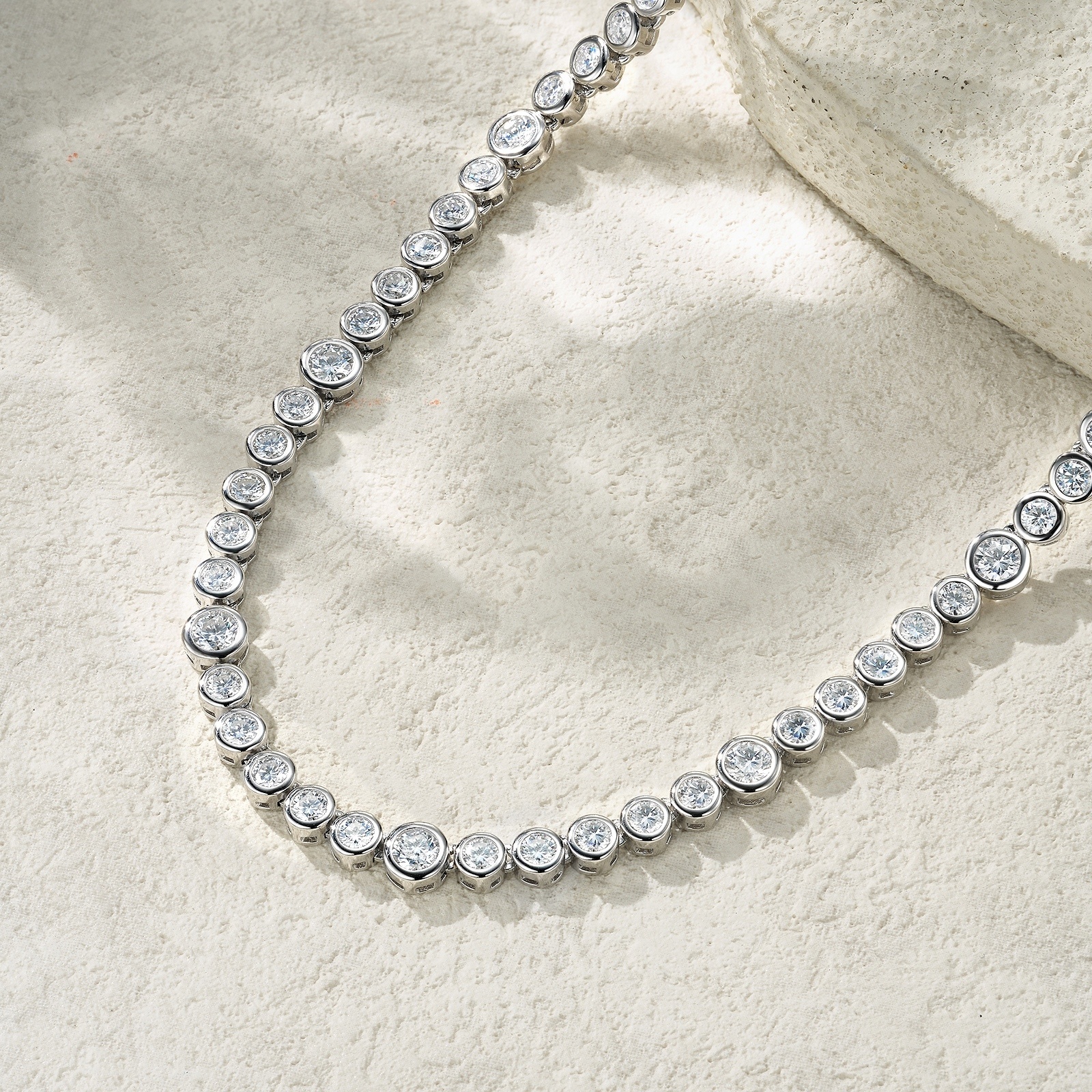 A Luxurious And Fashionable Minimalist Jewelry Pendant Necklace Featuring Top-quality Moissanite, Made Of S925 Silver Electroplated With Platinum. - Image 2