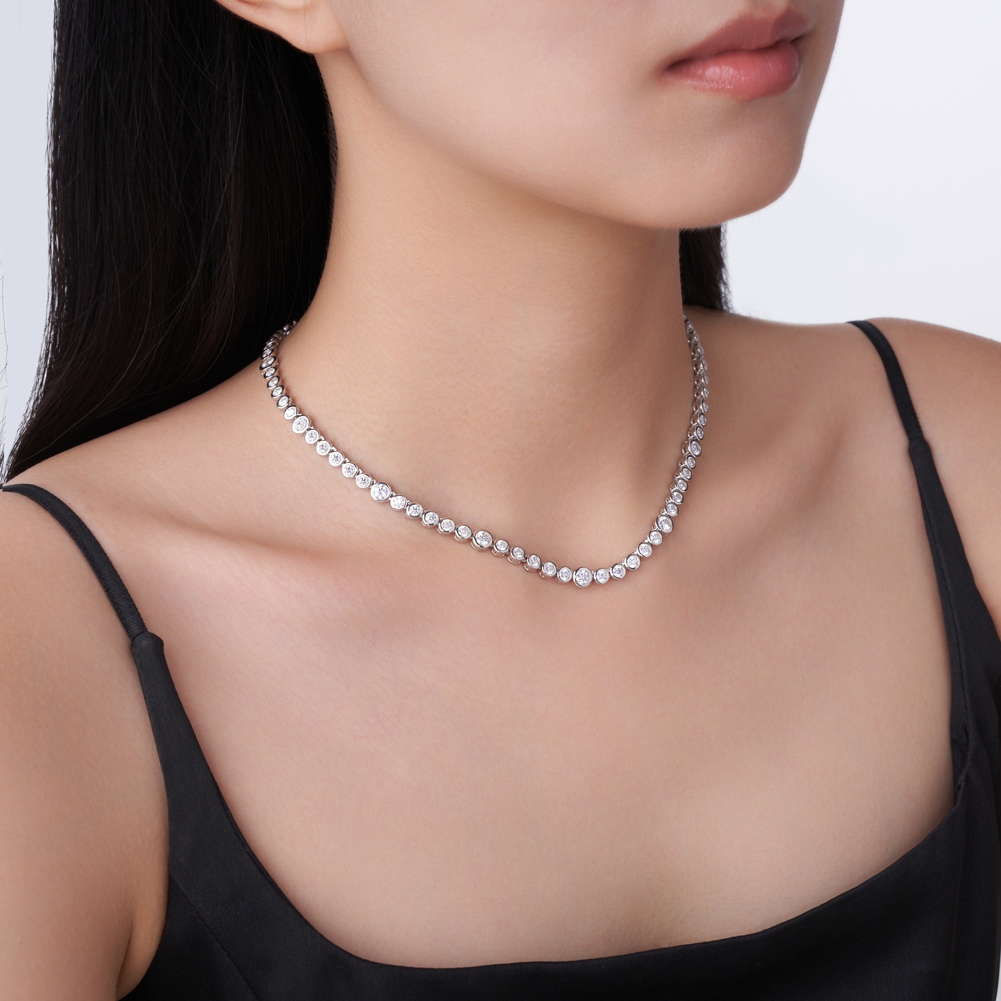 A Luxurious And Fashionable Minimalist Jewelry Pendant Necklace Featuring Top-quality Moissanite, Made Of S925 Silver Electroplated With Platinum. - Image 4
